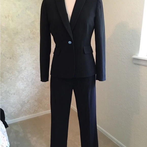 Tahari Levine pants suit. Petite size 8, Danielle style pants and blazer - Picture 2 of 12